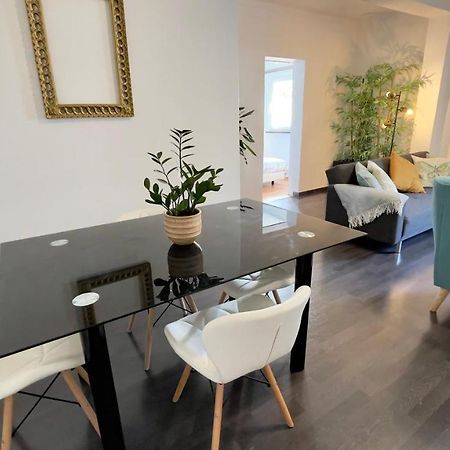 Apartamento T2 Com Terraco Grande Leilighet Quarteira Eksteriør bilde