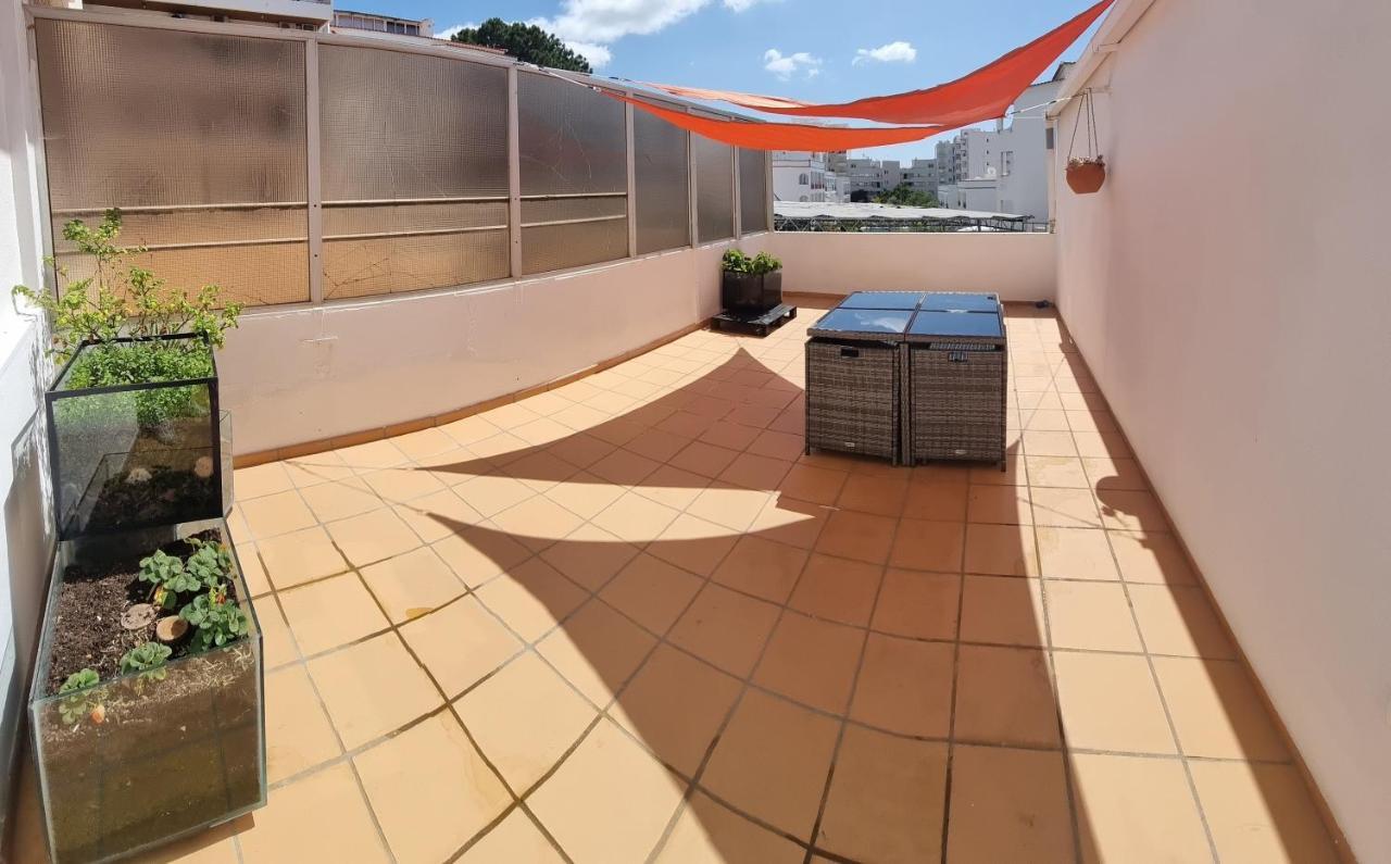 Apartamento T2 Com Terraco Grande Leilighet Quarteira Eksteriør bilde