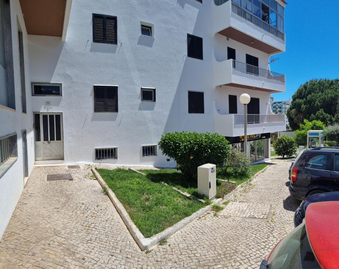 Apartamento T2 Com Terraco Grande Leilighet Quarteira Eksteriør bilde