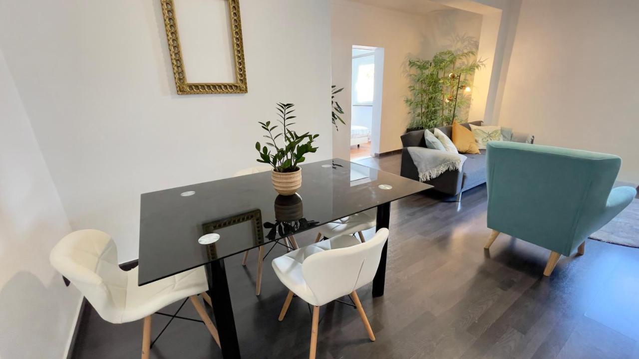 Apartamento T2 Com Terraco Grande Leilighet Quarteira Eksteriør bilde