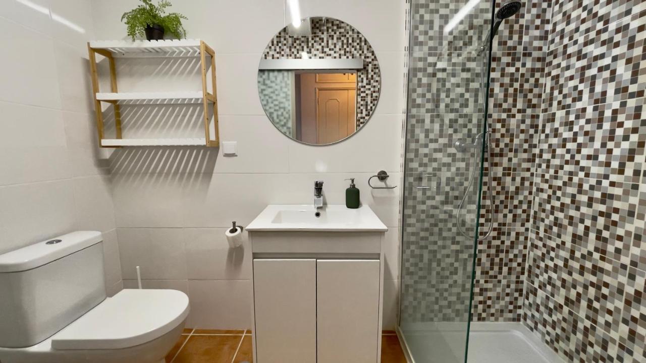 Apartamento T2 Com Terraco Grande Leilighet Quarteira Eksteriør bilde