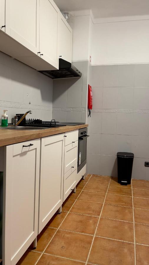Apartamento T2 Com Terraco Grande Leilighet Quarteira Eksteriør bilde