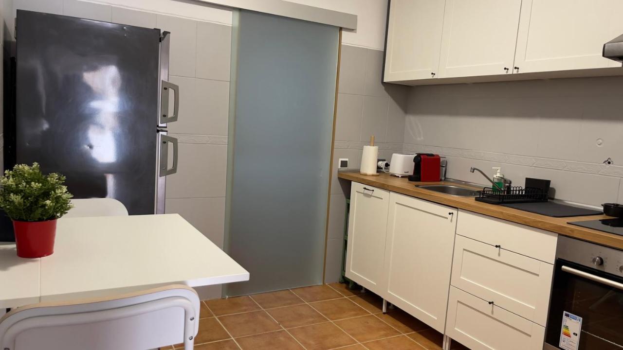 Apartamento T2 Com Terraco Grande Leilighet Quarteira Eksteriør bilde
