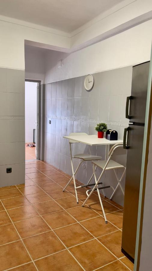 Apartamento T2 Com Terraco Grande Leilighet Quarteira Eksteriør bilde
