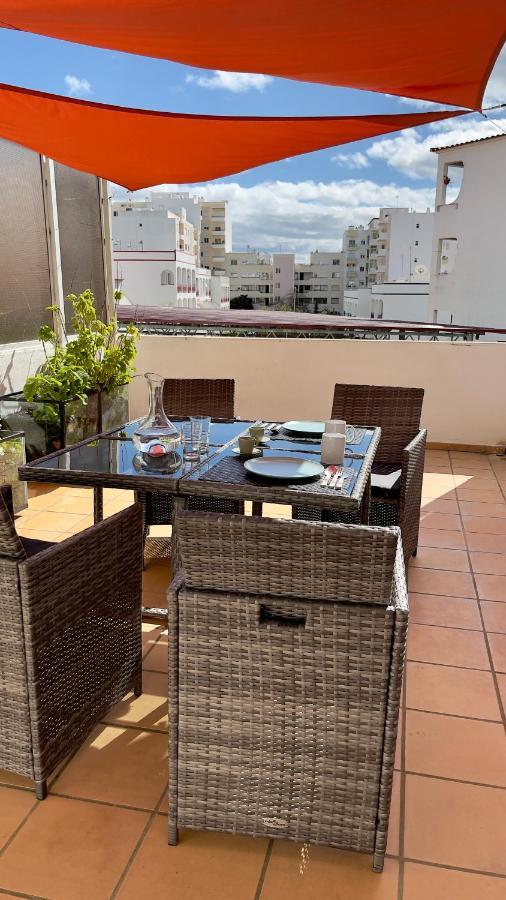 Apartamento T2 Com Terraco Grande Leilighet Quarteira Eksteriør bilde